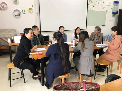 图八:苏甘龙教授和曾艳院长参加广告教研室研讨会_副本.jpg